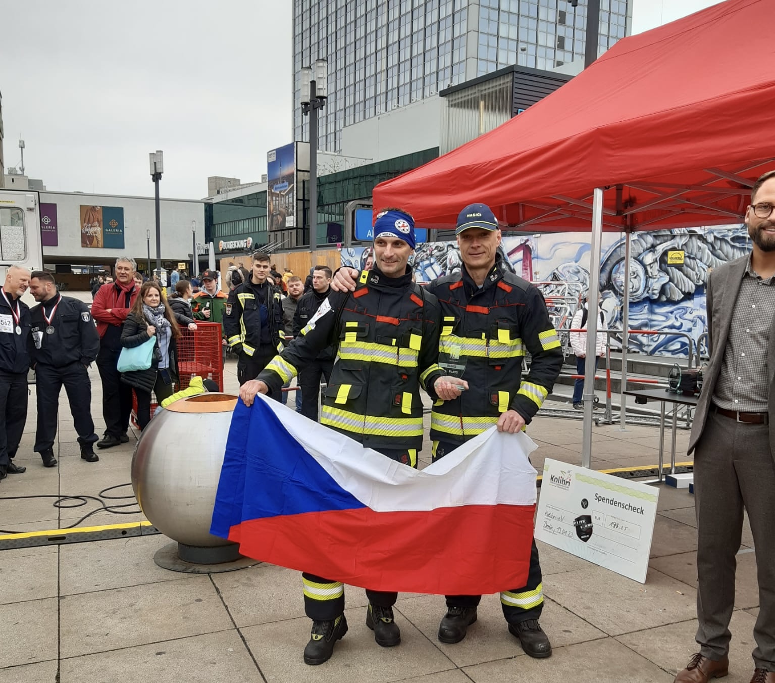 Bronz z Berlína přivezli liberečtí hasiči