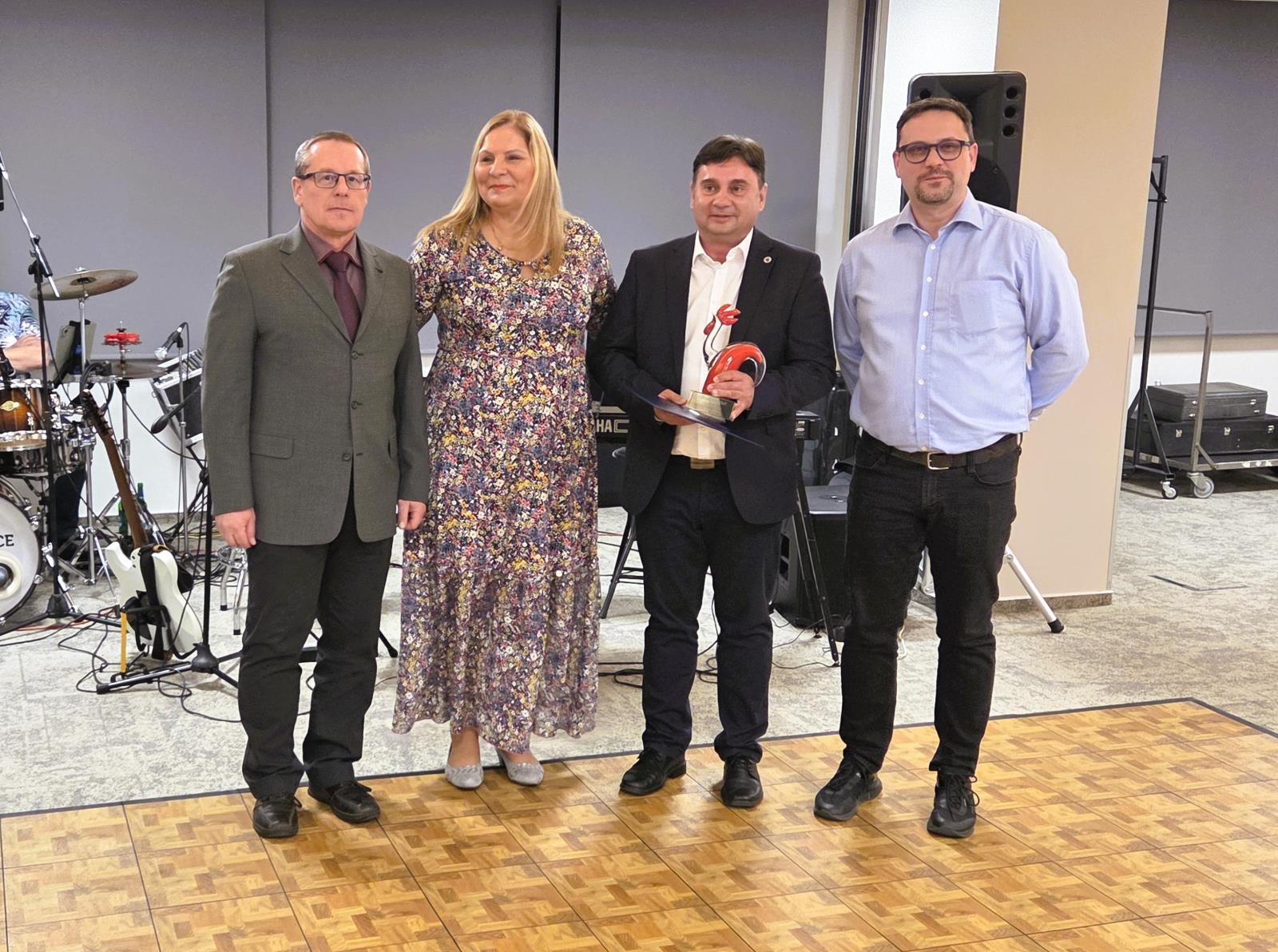 Červený kohout 2026 - předání sošek (3).jpg