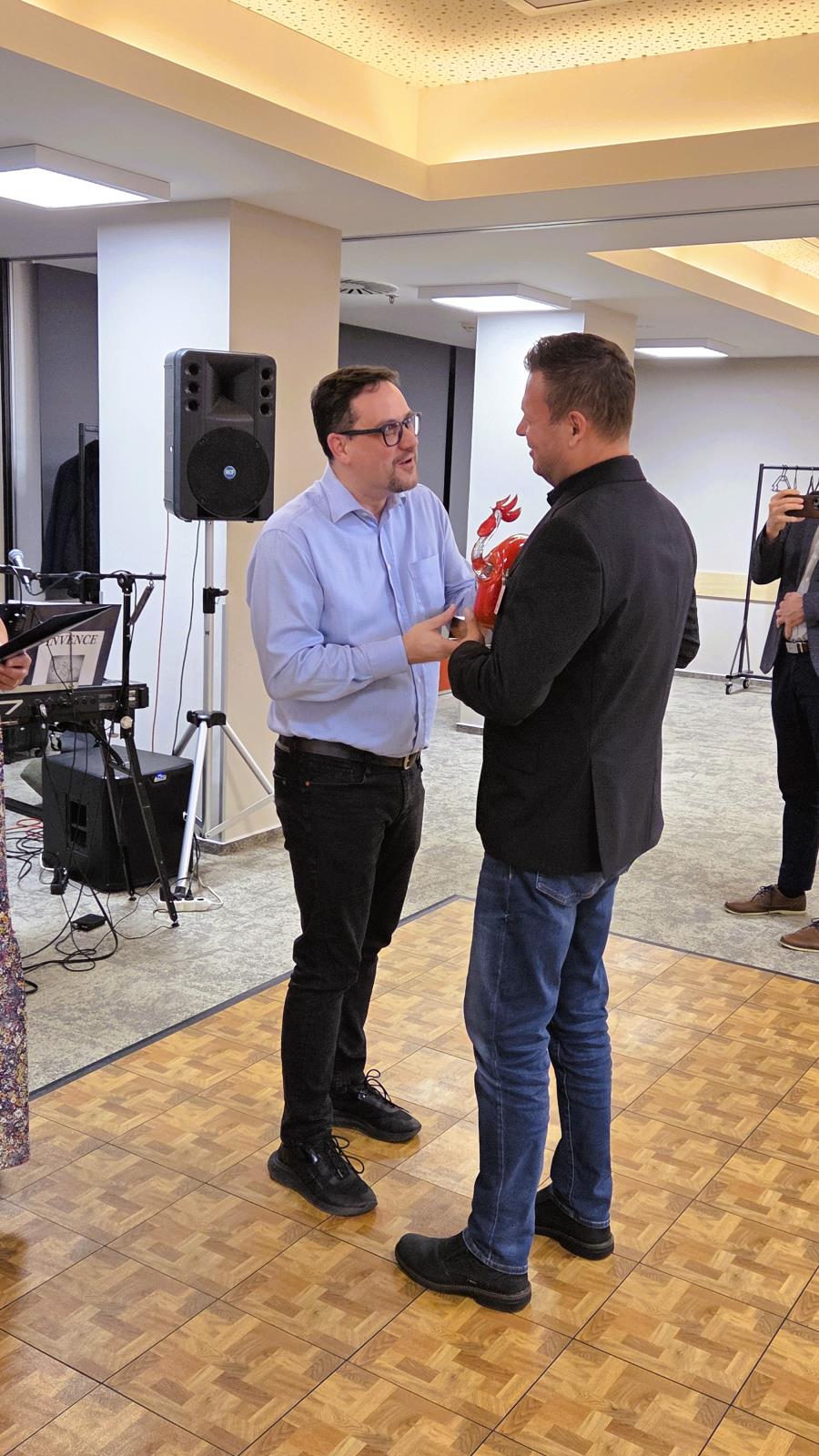 Červený kohout 2026 - předání sošek (4).jpg