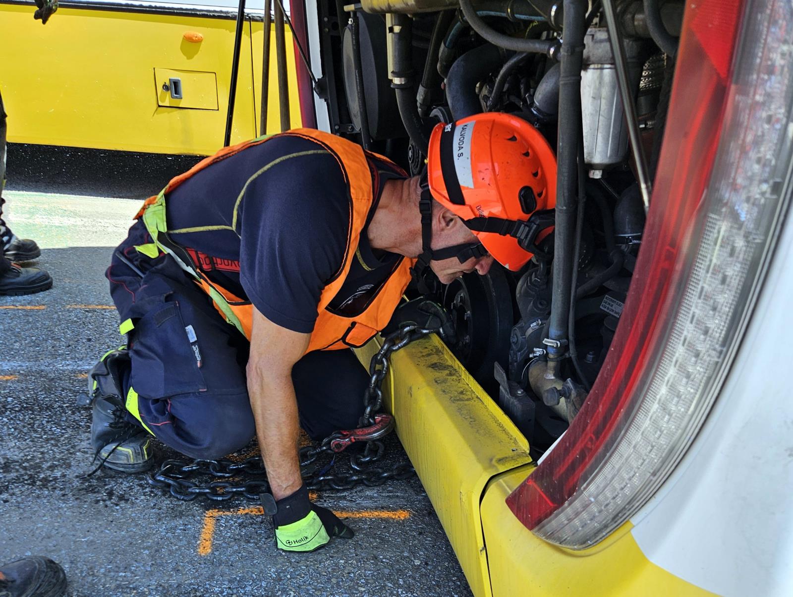 DN_2x_BUS_5.jpg