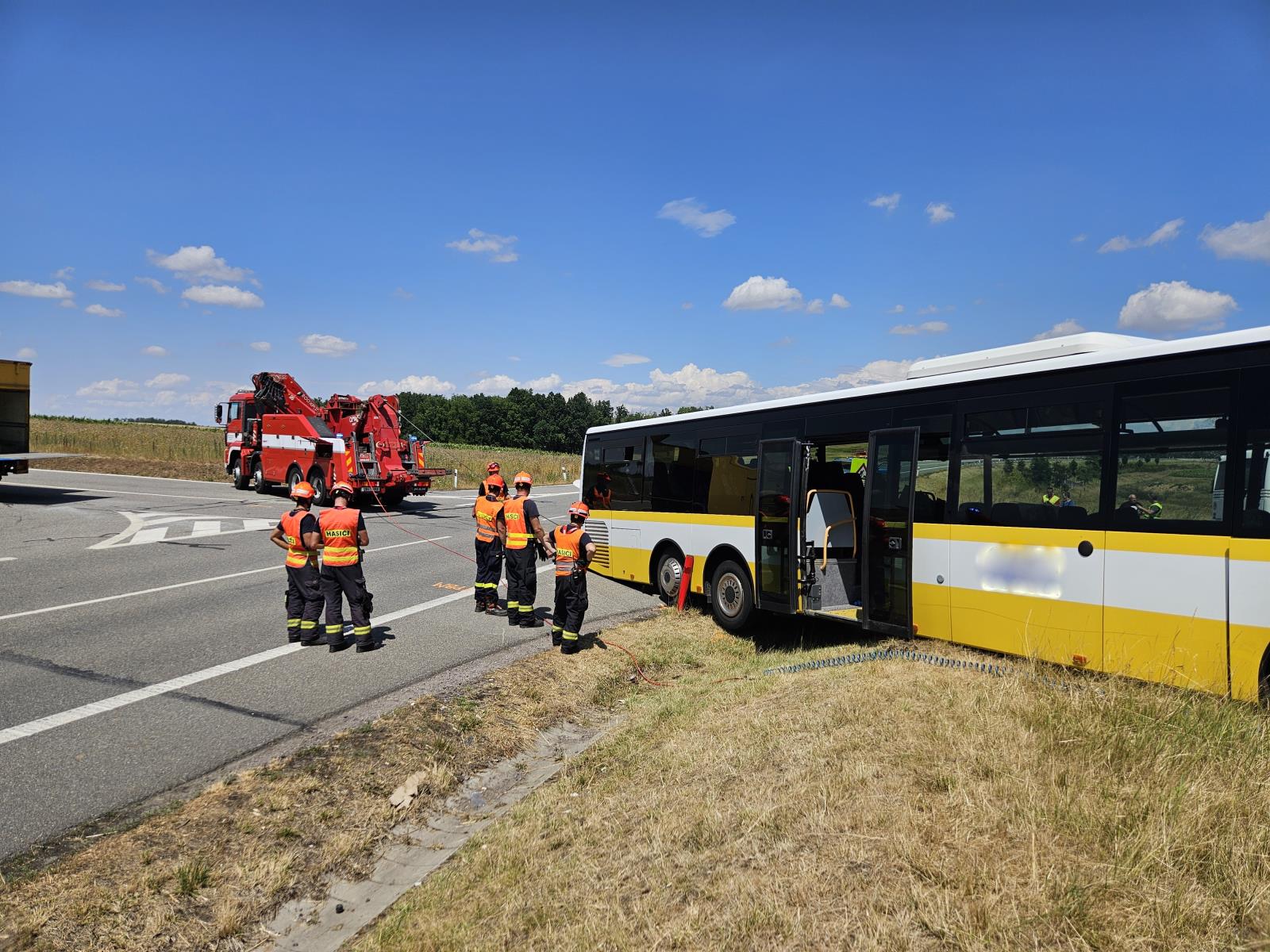 DN_2x_BUS_7.jpg