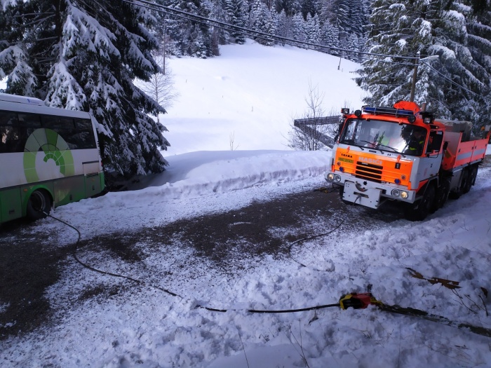 DNbusvyprosteniKrasna (1 FM).jpg