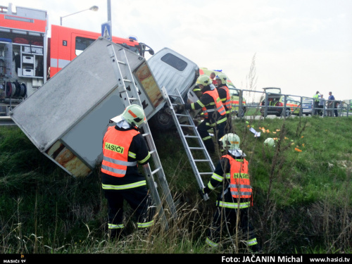 DNvyprostenizenaKozmice (OP) (4).jpg