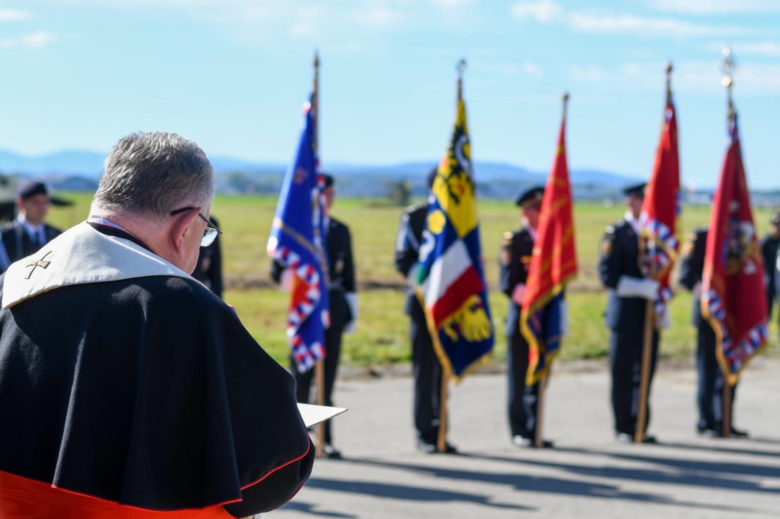 Dny NATO, ocenění příslušníka HZS LBK, foto T. Lach HZS MSK