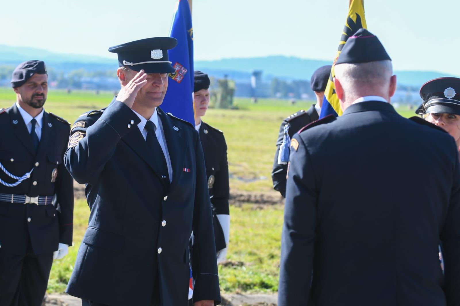 Dny NATO, ocenění příslušníka HZS LBK, foto T. Lach HZS MSK