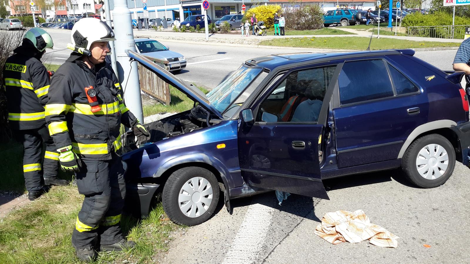 Dopraví nehoda OA a NA, České Budějovice - 18. 4. 2019 (1).jpg