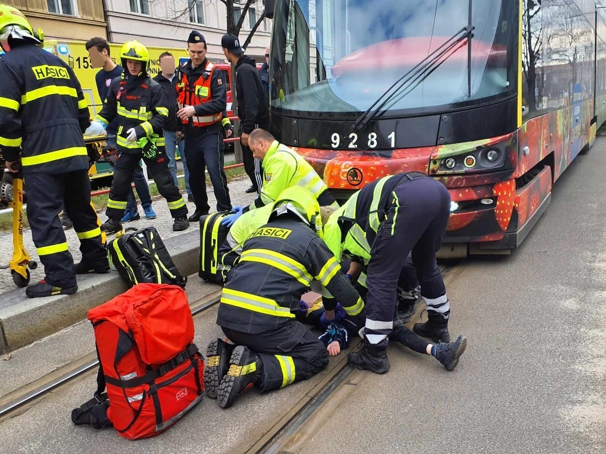 Dopravní nehoda - sražení chodce tramvají