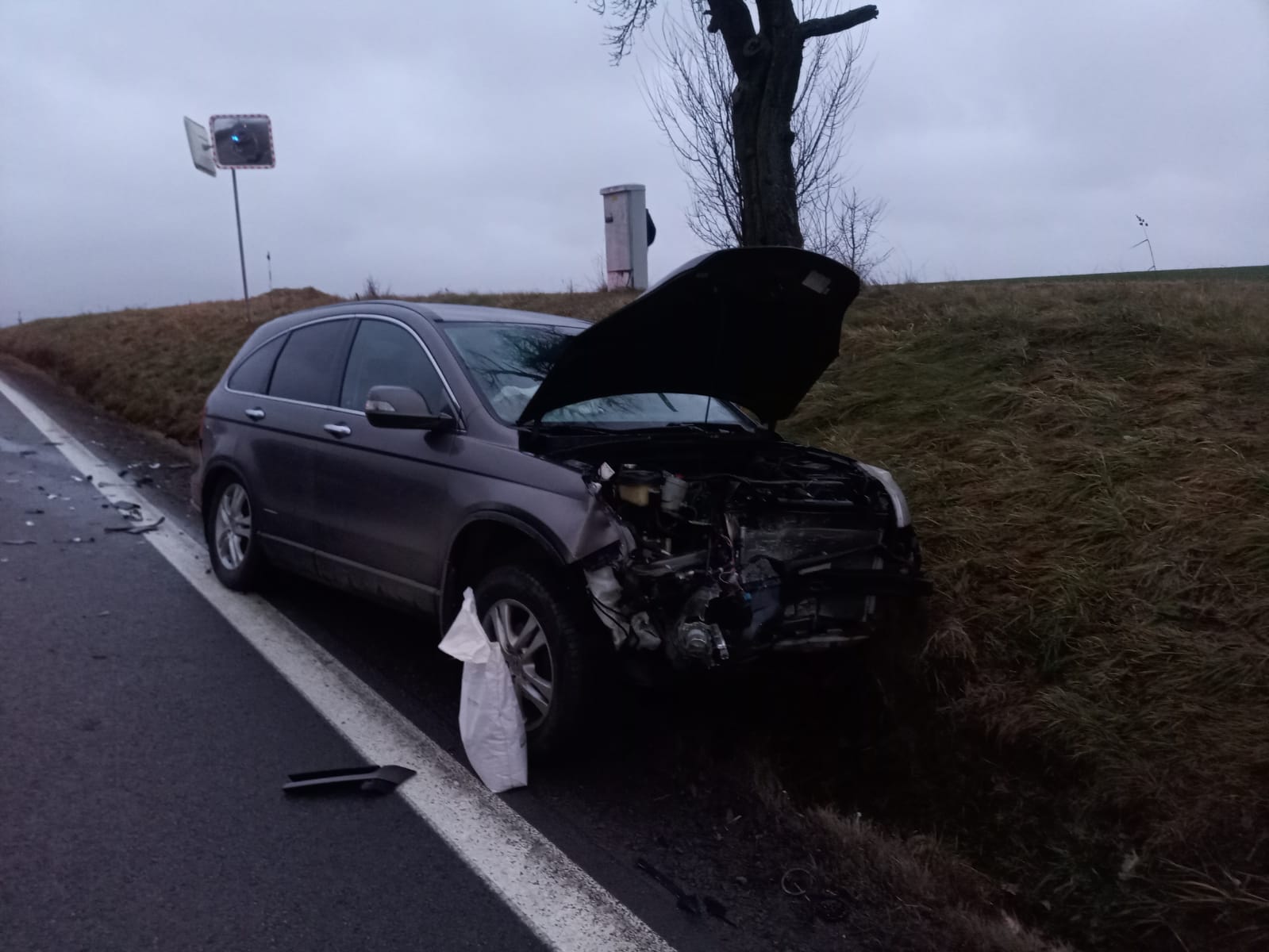 Dopravní nehoda 2 OA, Dačice - 16. 12. 2021 (2).jpg