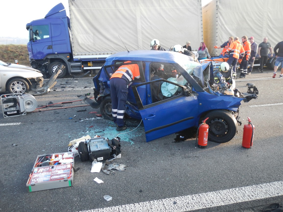 Dopravní nehoda 2 OA a 1 NA, Hodušín - 10. 10. 2018 (6).JPG