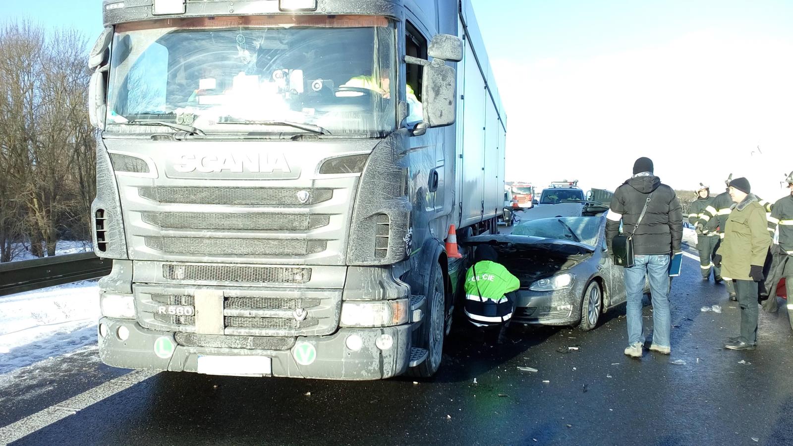 Dopravní nehoda 2 OA a NA, Drhovle - 6. 1. 2017 (4).jpg