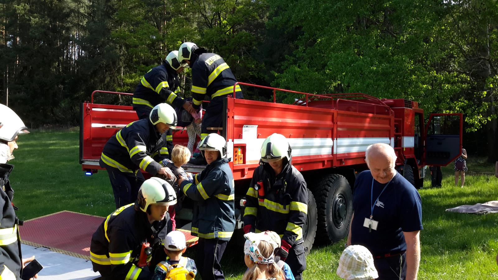 Dopravní nehoda 2 vlaky, Mříč - 3. 5. 2018 (4).jpg