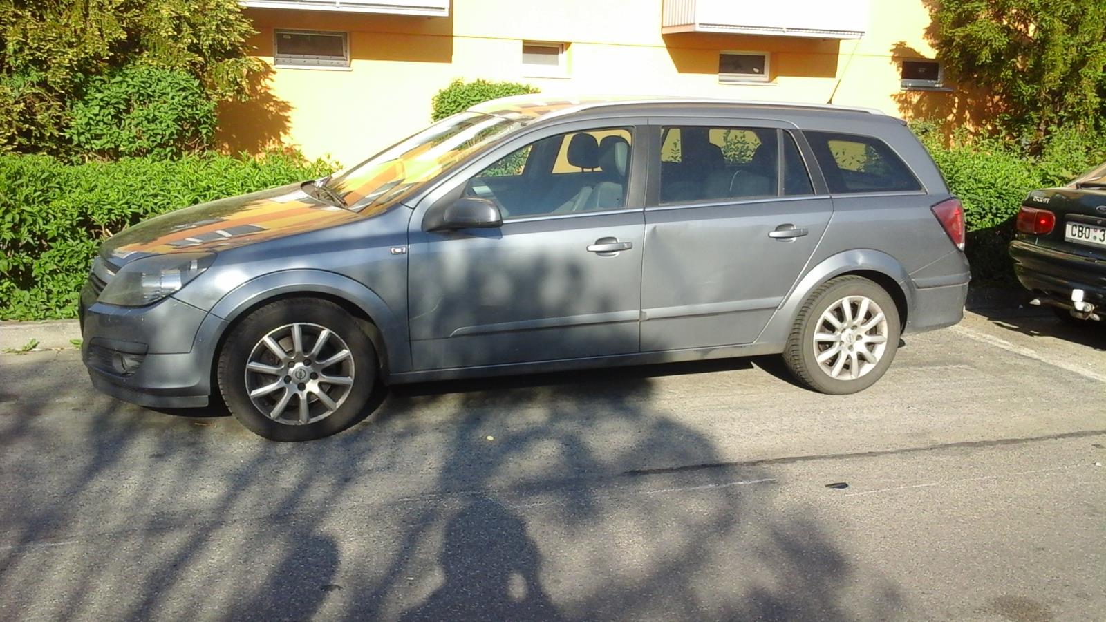 Dopravní nehoda 3 OA a motorka, České Budějovice - 19. 5. 2017 (4).jpg