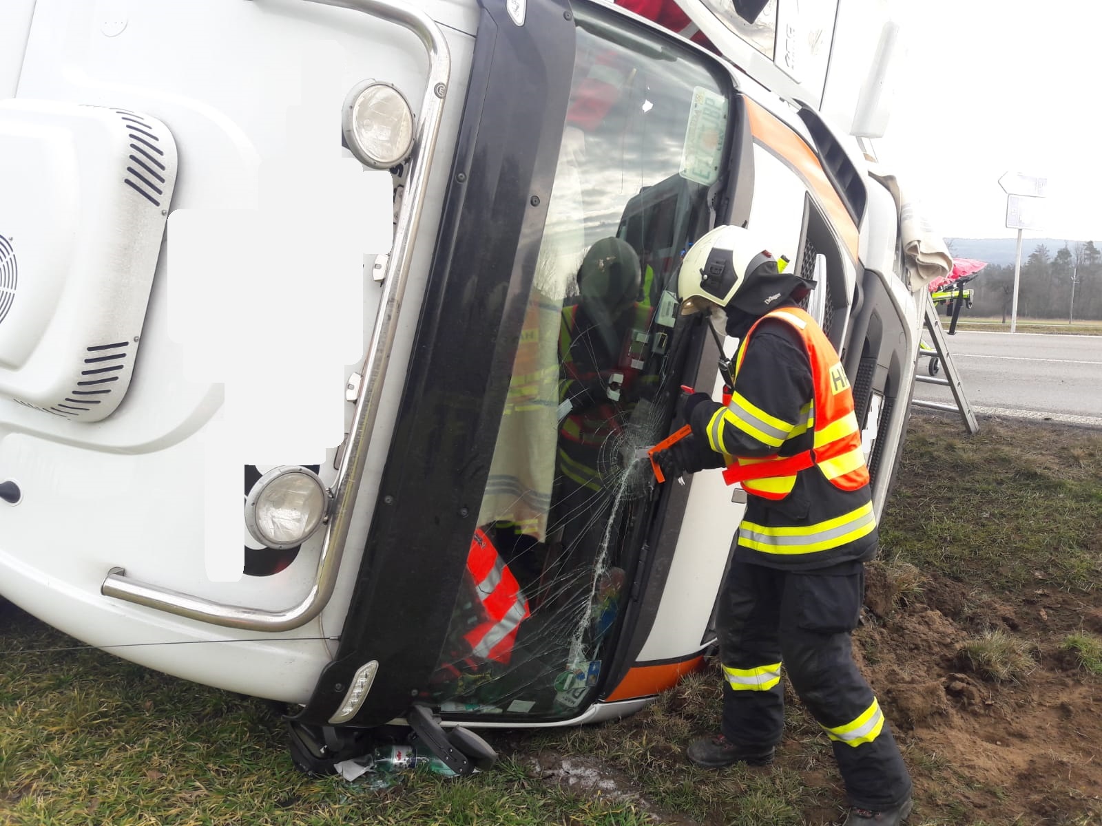 Dopravní nehoda NA, Dolní Lhota - 27. 1. 2020 (1).jpg