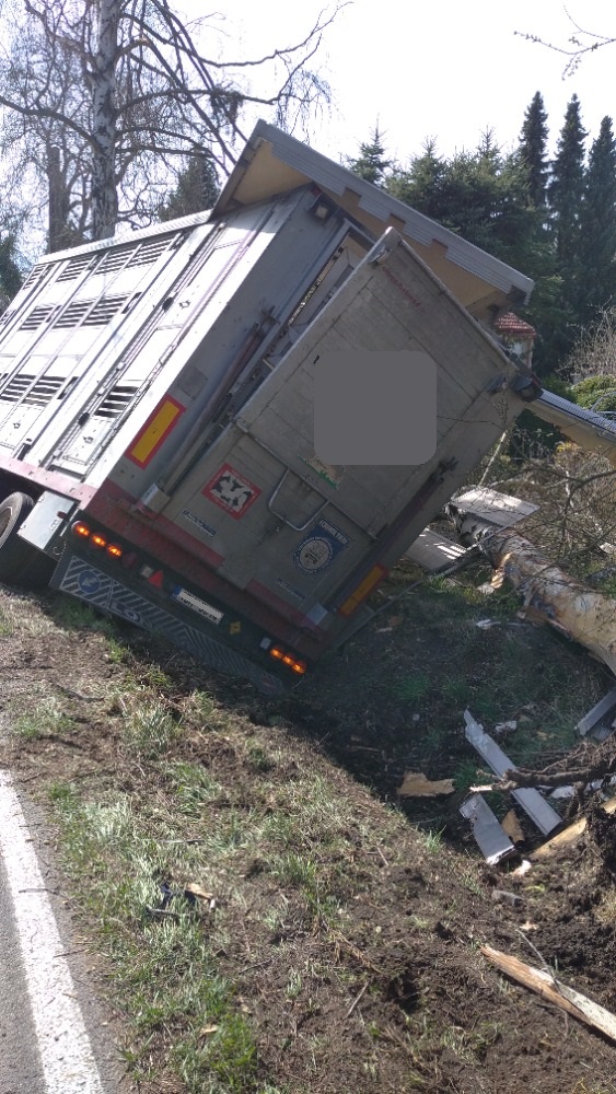 Dopravní nehoda NA, Putim - 13. 4. 2022 (2).jpg