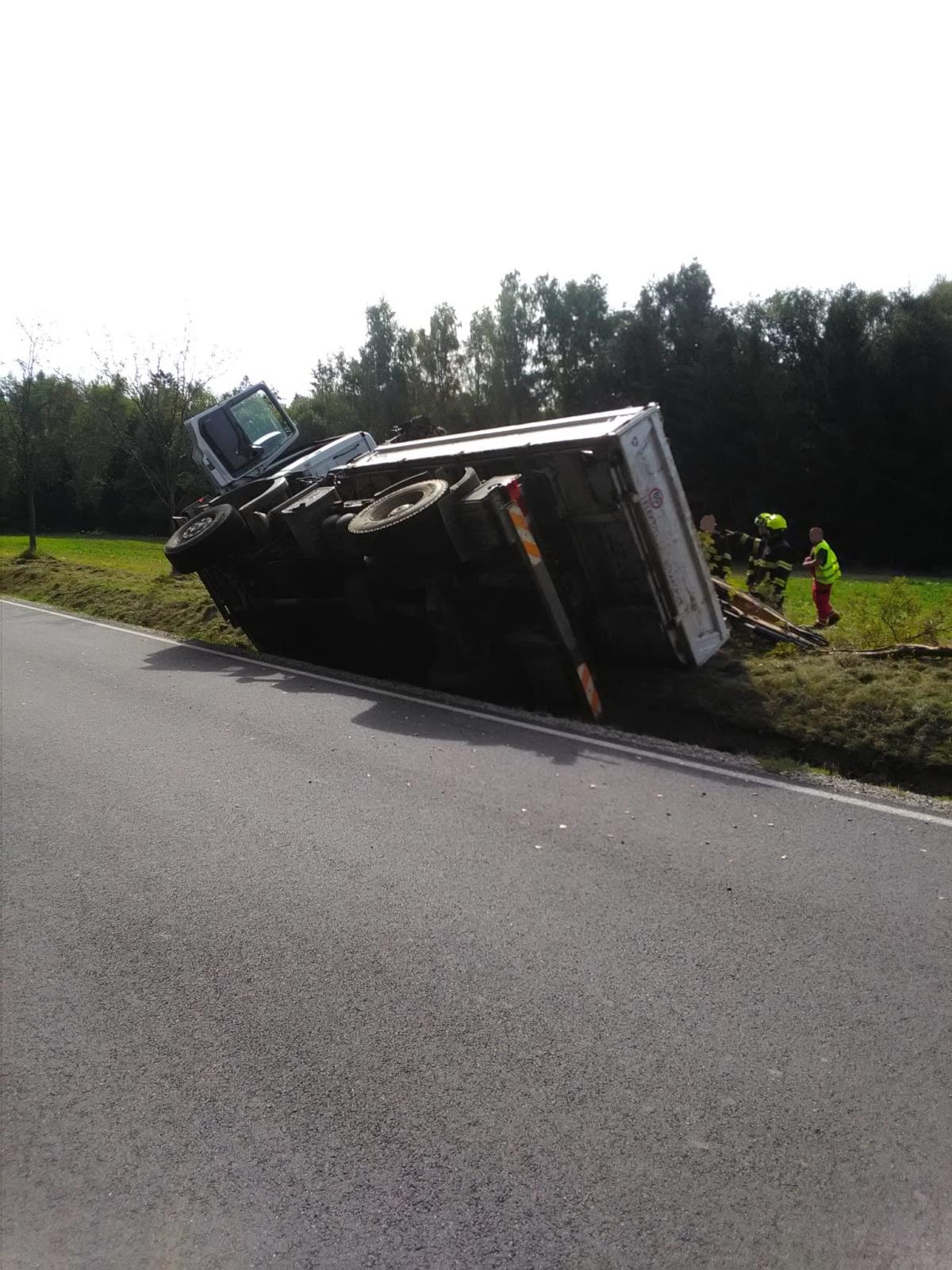 Dopravní nehoda NA, Nová Bystřice - 15. 9. 2021 (2).jpg