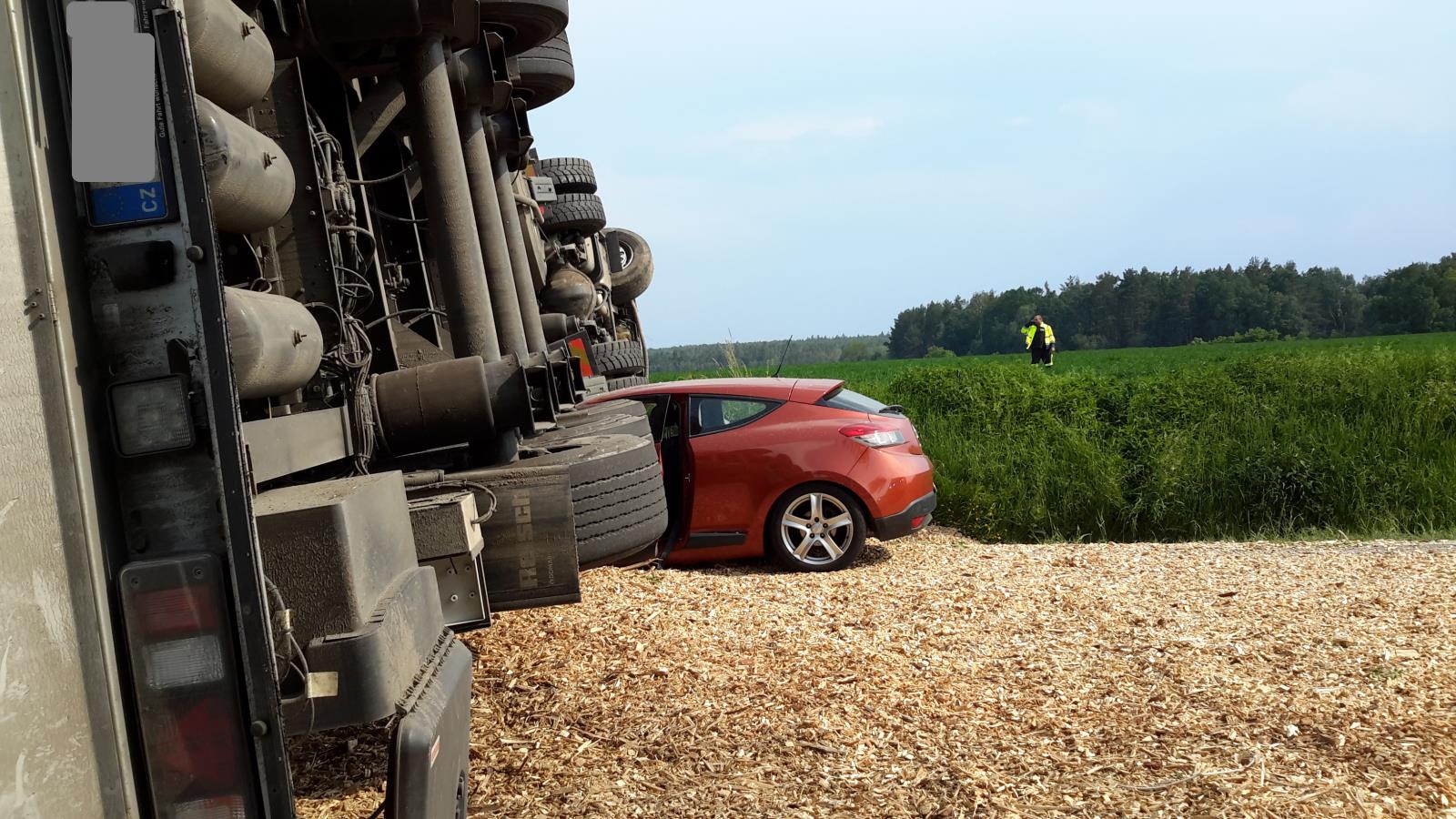 Dopravní nehoda NA a 3 OA, Štěpánovice - 29. 5. 2018 (1).jpg