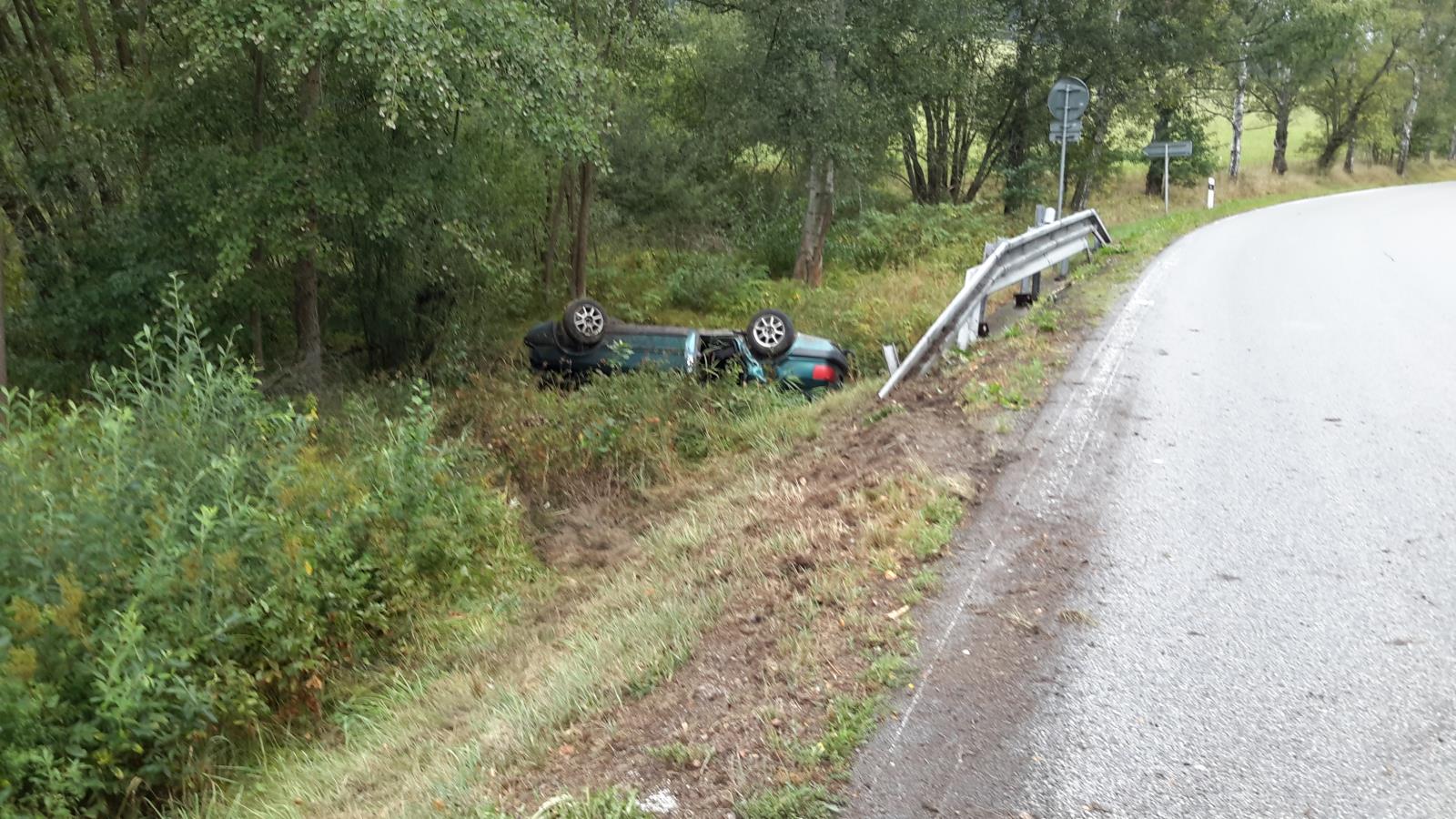 Dopravní nehoda OA, Jenín - 30. 8. 2018 (1).jpg