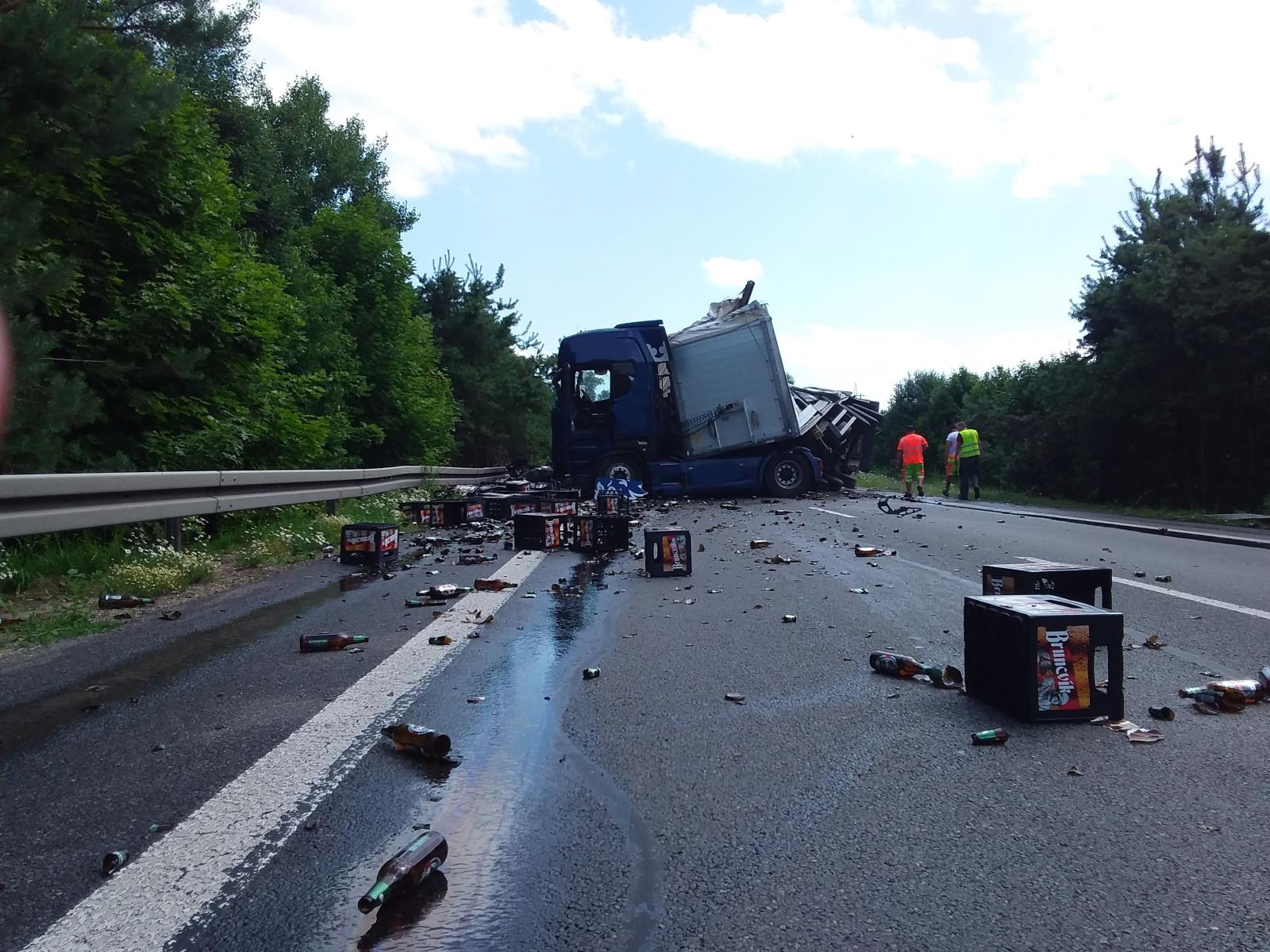 Dopravní nehoda OA, NA a dodávka, Semice - 21. 7. 2021 (3).jpg