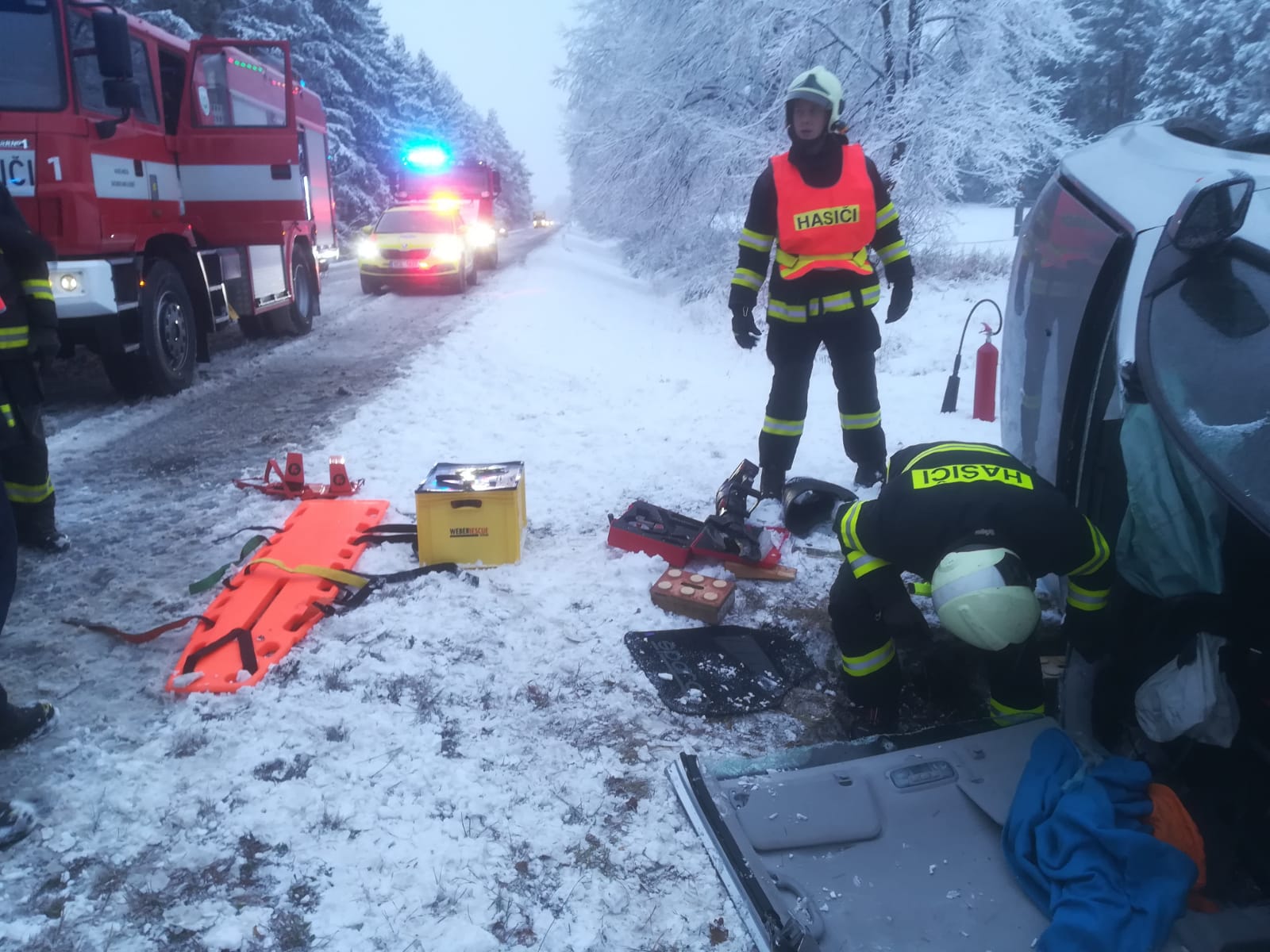 Dopravní nehoda OA, Nová Ves nad Lužnicí - 9. 12. 2021 (3).jpg