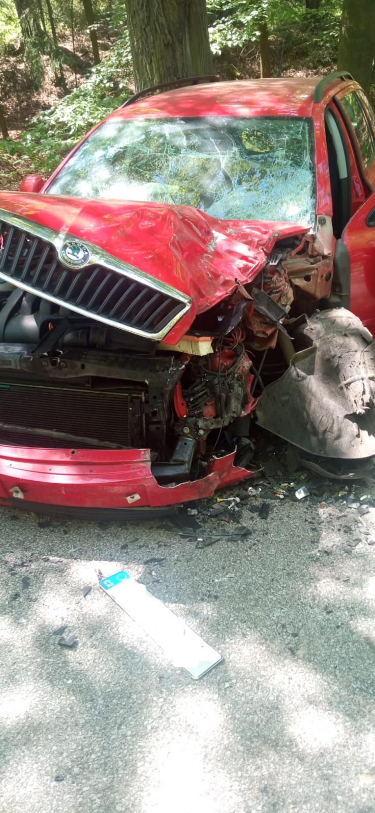 Dopravní nehoda OA, traktoru a jeřábu, Hosín - 16. 5. 2022 (2).jpg