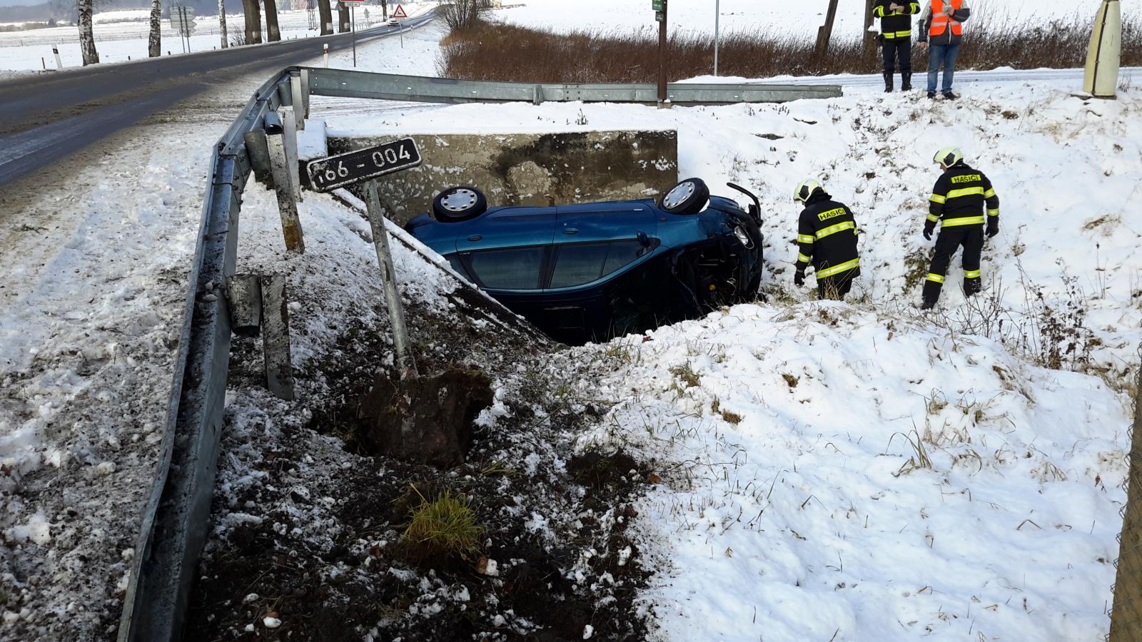 Dopravní nehoda OA, Červený Dvůr - 16. 1. 2018 (1).jpg