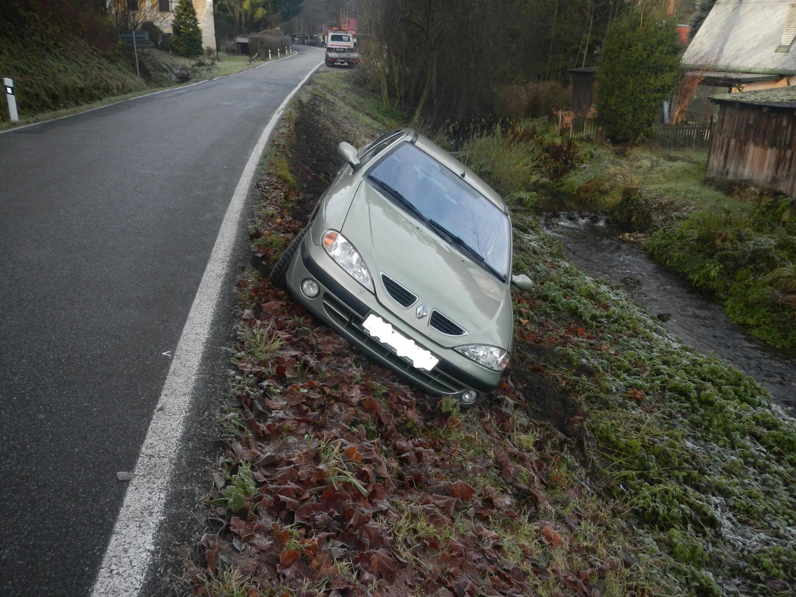 Dopravní nehoda OA, Ostrov - 22. 11. 2016 (1).JPG