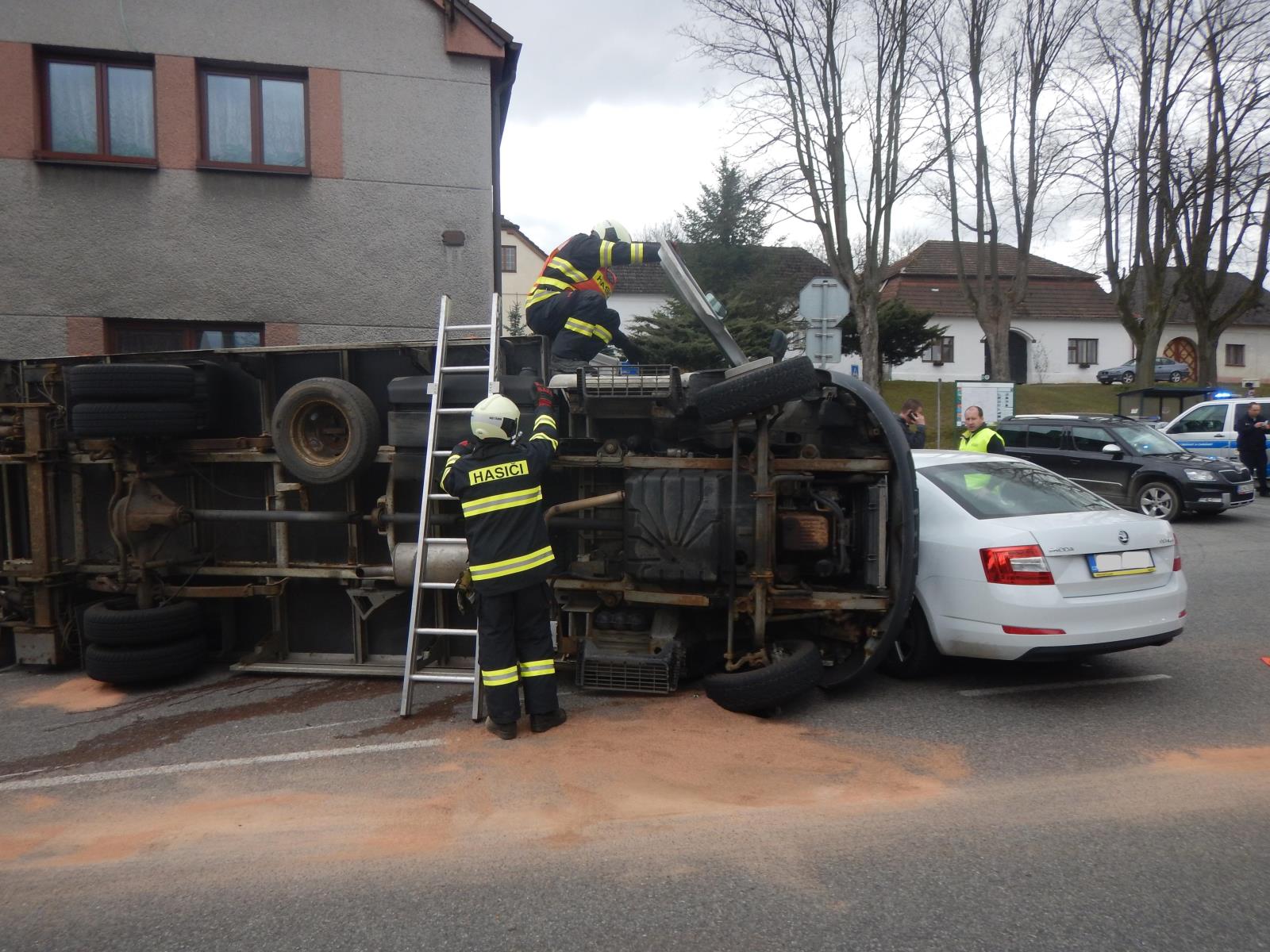Dopravní nehoda OA a NA, Chýnov - 21. 3. 2017 (3).JPG