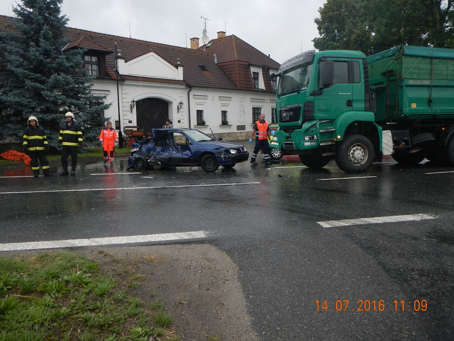 Dopravní nehoda OA a NA, Lidmovice - 14. 7. 2016 (1).jpg