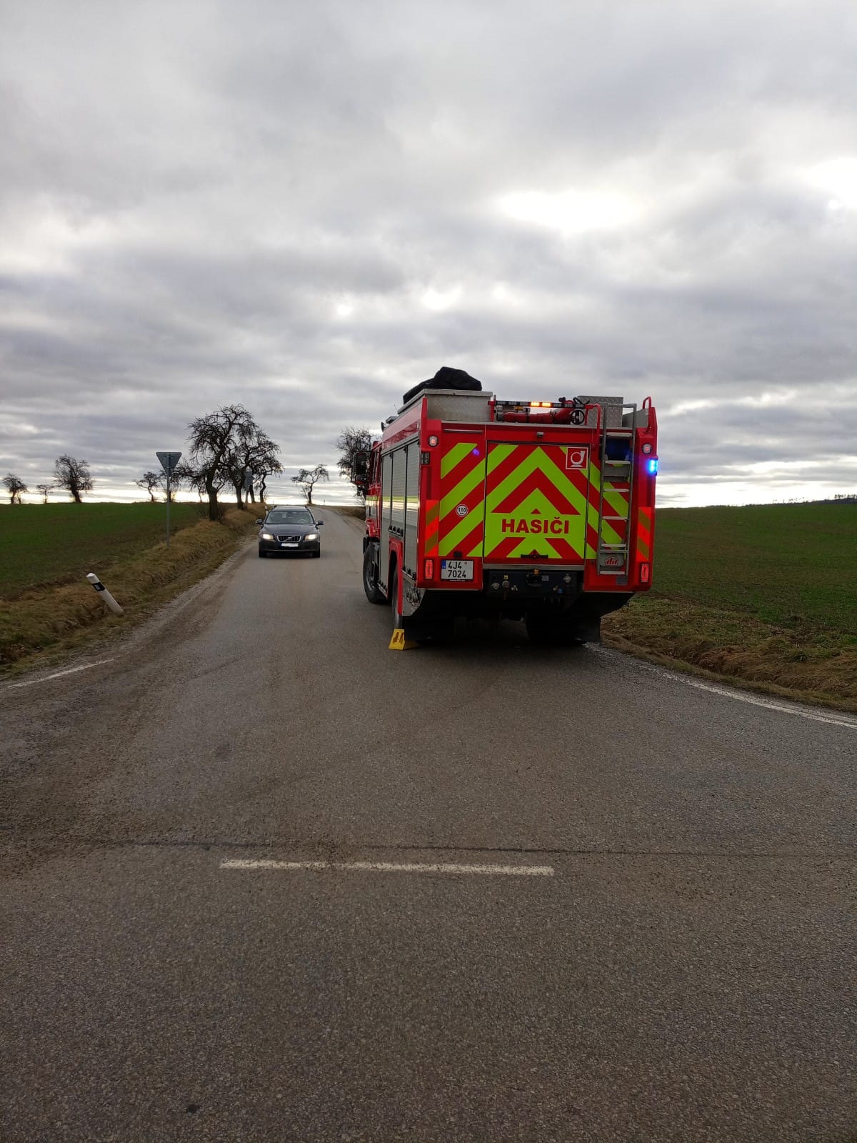 Dopravní nehoda OA a cyklista, Ostojkovice - 31. 12. 2021 (3).jpg