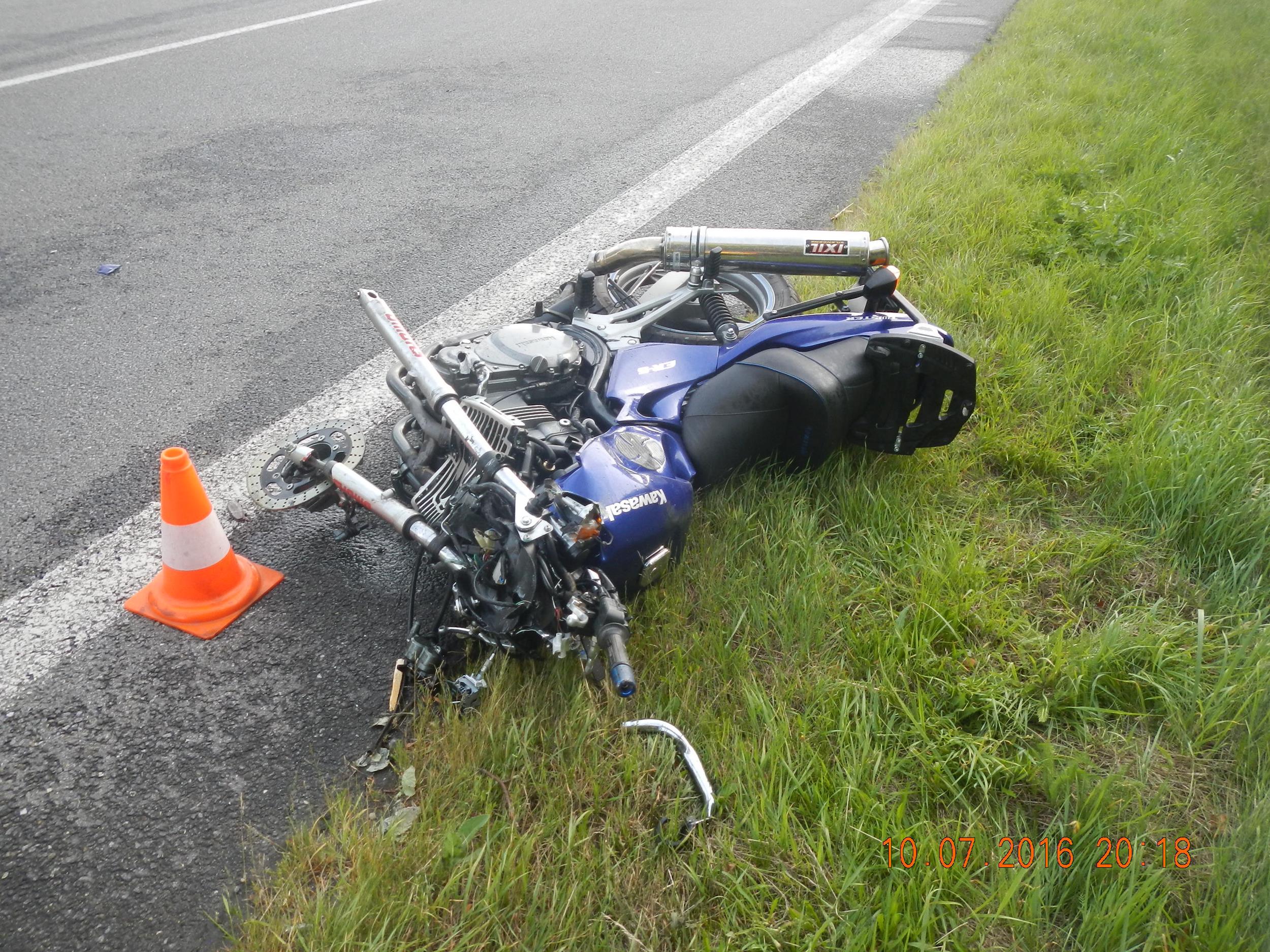 Dopravní nehoda OA a motorky, Dolní Hořice - 10. 7. 2016 (1).JPG