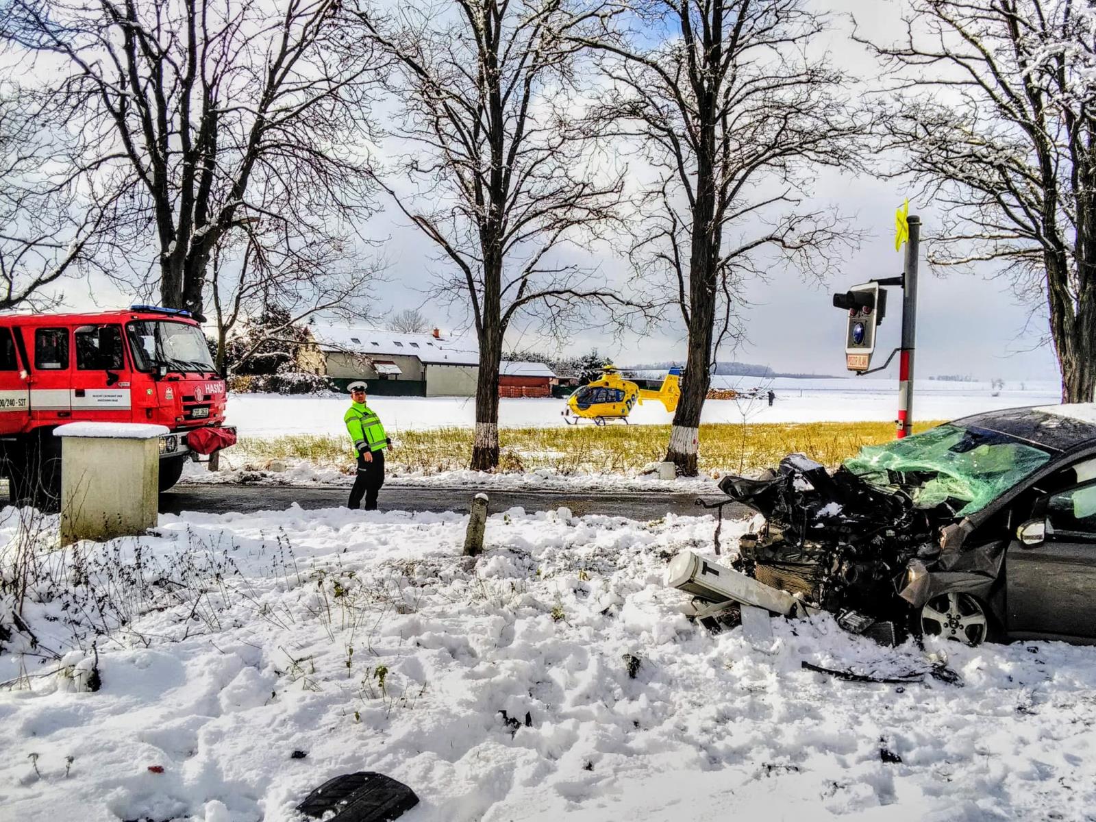 Dopravní nehoda OA a vlak, Kardašova Řečice - 29. 11. 2021 (1).jpg
