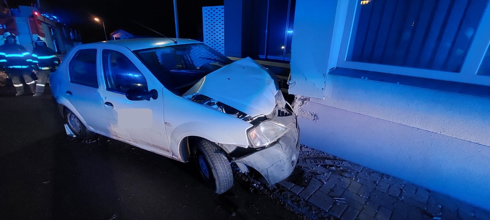 Dopravní nehoda OA do domu, Mladá Vožice - 27. 2. 2022 (3).jpg