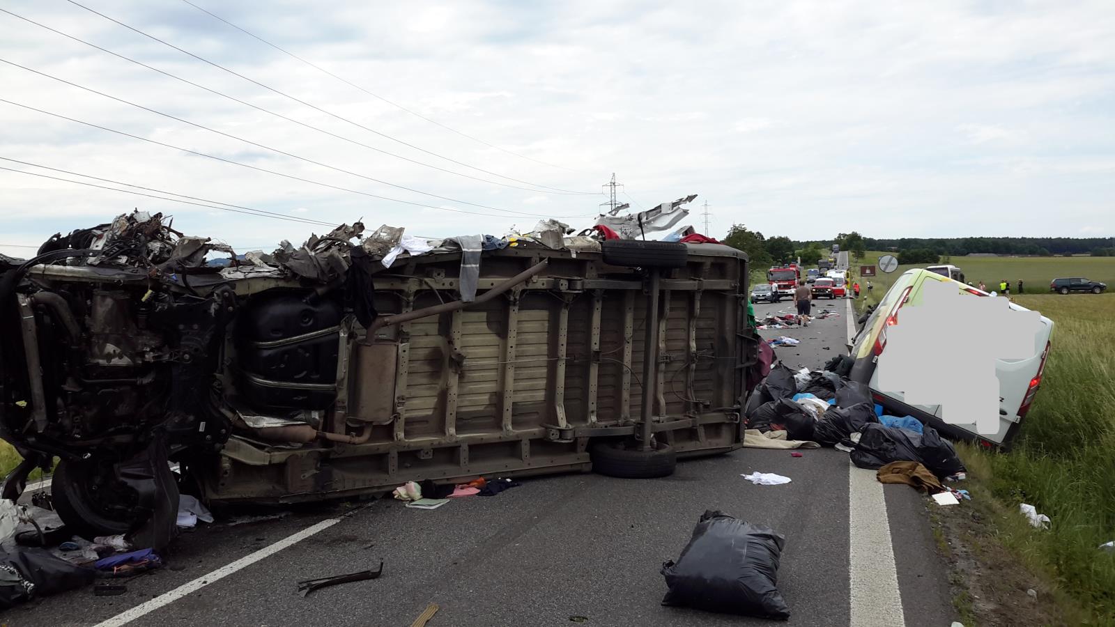 Dopravní nehoda bus a 2 dodávky - 5. 6. 2017 (1).jpg