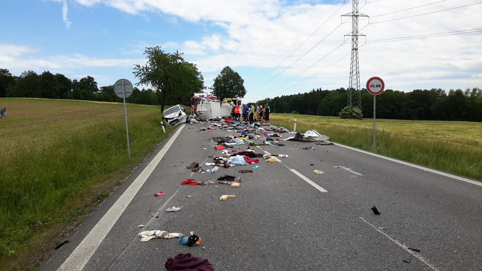 Dopravní nehoda bus a 2 dodávky - 5. 6. 2017 (4).jpg