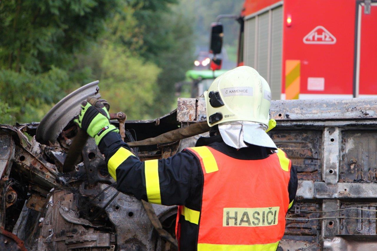 Dopravní nehoda s požárem u Kerhartic (2).jpg