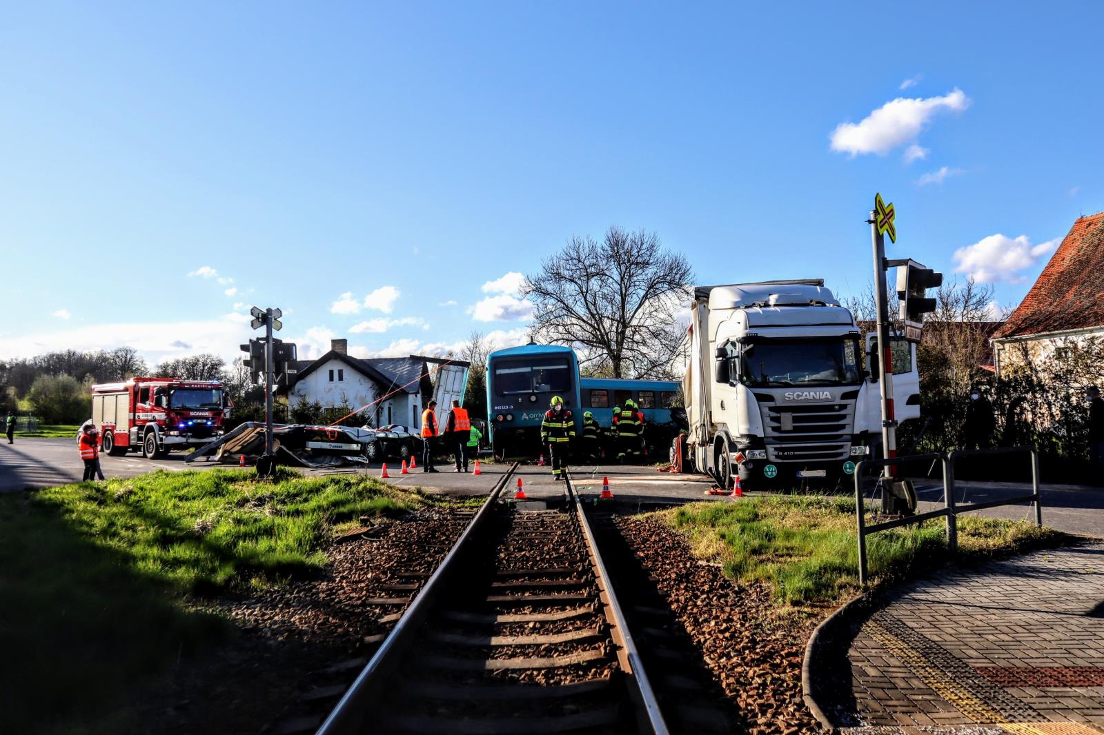 Dopravní nehoda vlak a NA, Písek - 5. 5. 2021 (3).jpg