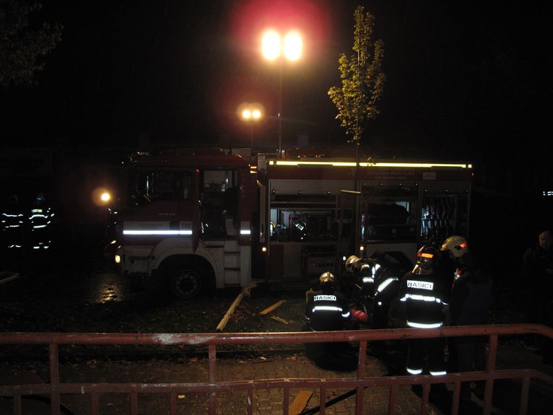 FOTO MU ŘÍJEN 2014/14.10.2014 výbuch plynu Plzeň Jateční (4).jpg