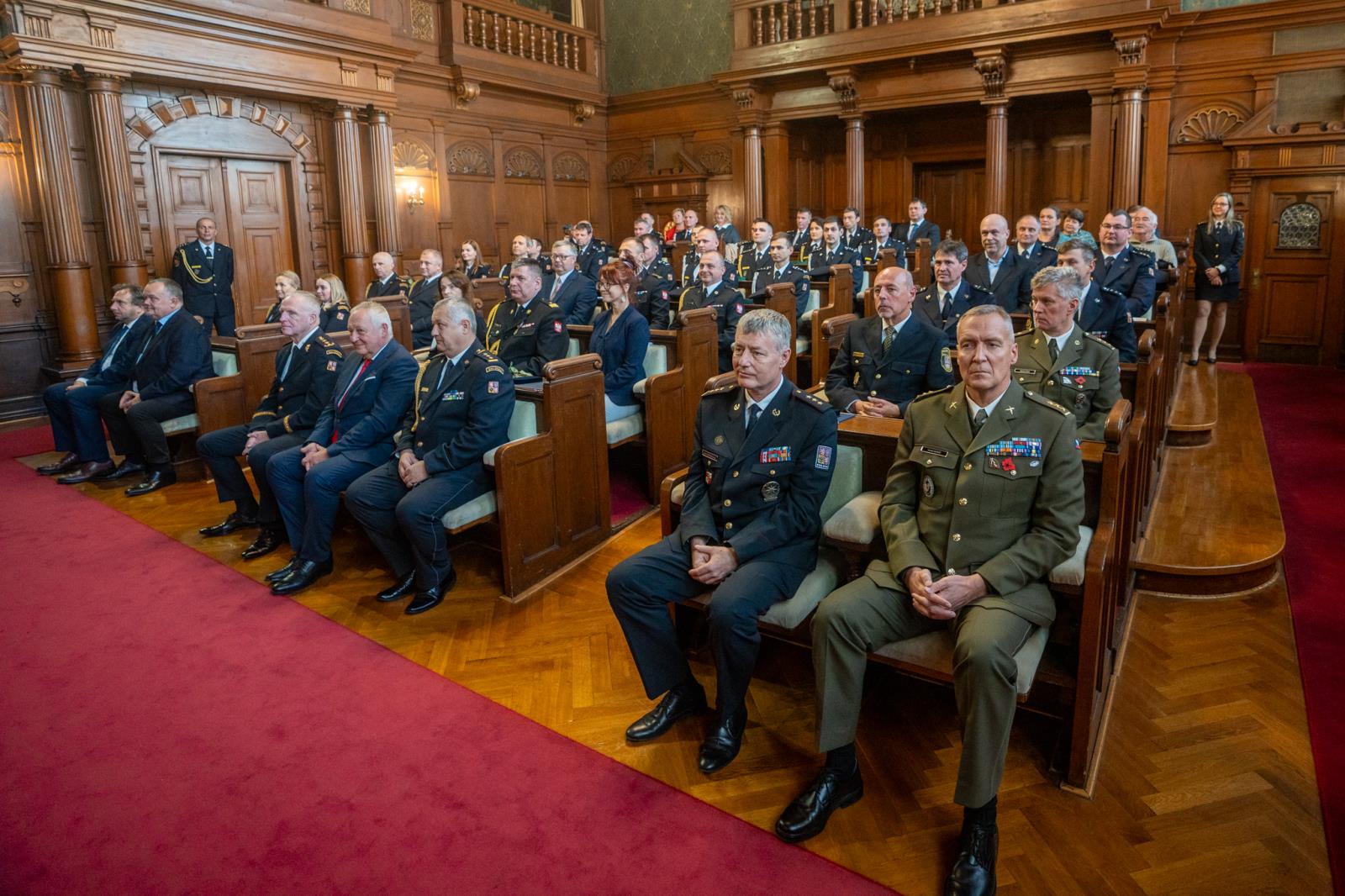 Foto ze slavnostního ceremoniálu předávání medailí 2025