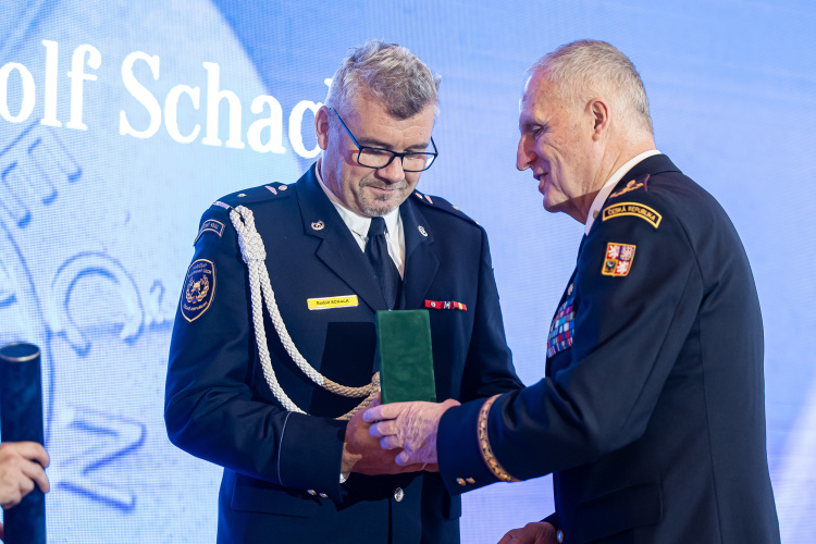 Generální ředitel hasičů předal nejvyšší ocenění Hasičského záchranného sboru České republiky