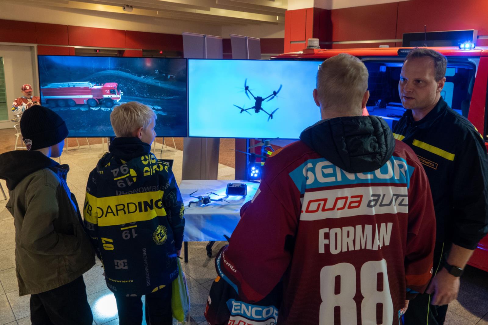 HZS ČR představuje dronový speciál a drony v O2 areně (2).jpg