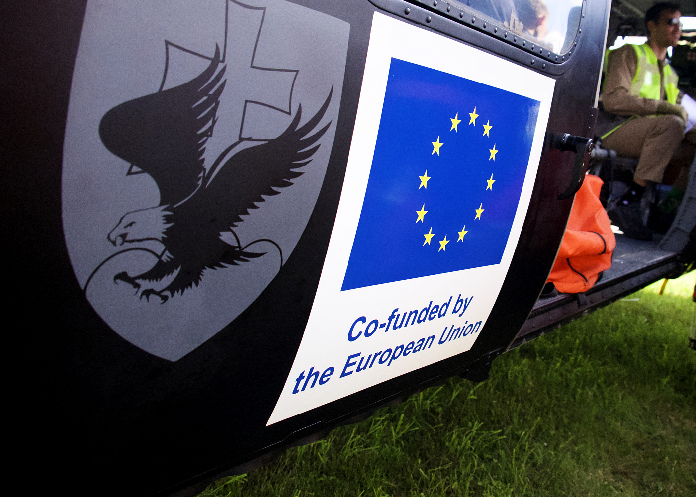 Hasiči absolvovali první letošní výcviky s vrtulníkem pro letecké hašení