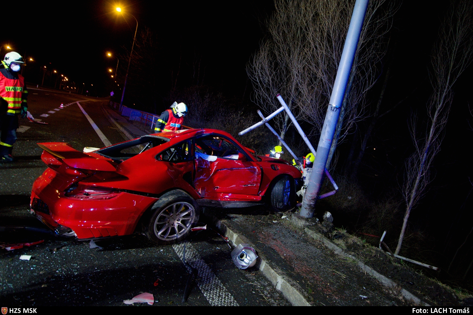 Havarované červené Porschenehoda_porsche_ostrava_2.jpg