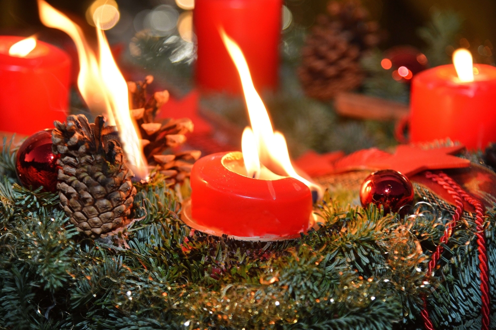 Hořící adventní věnec_I.jpg