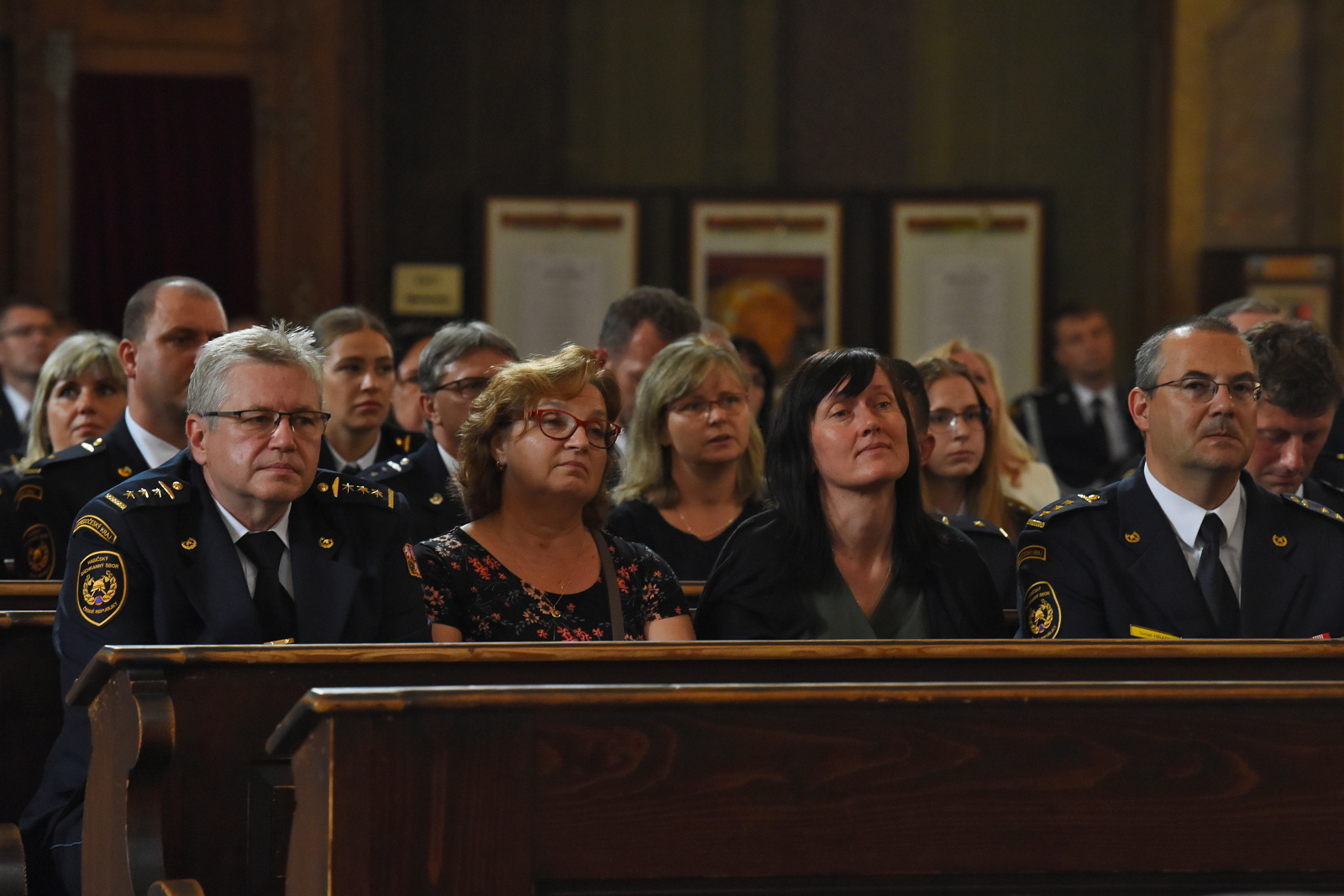 Hosté letního koncertu v kostele sv. Mikuláše na Malostranském náměstí v Praze.JPG