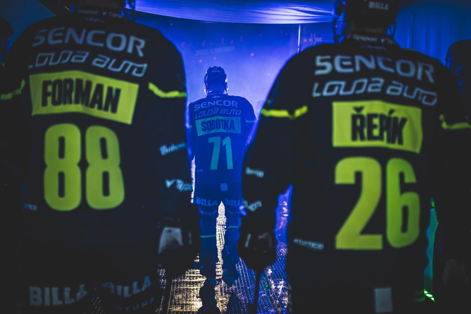 Hráči HC Sparta praha při slavnostním nástupu na led (2).jpg