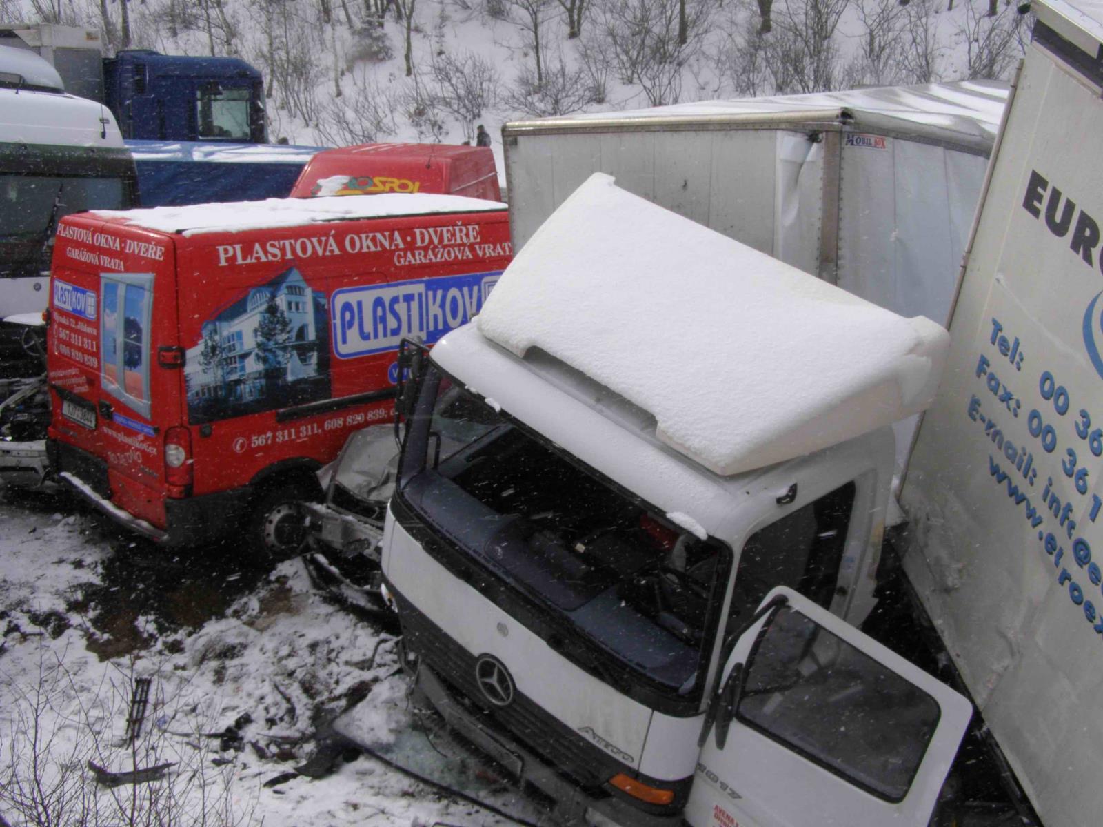 Hromadná dopravní nehoda na dálnici D1