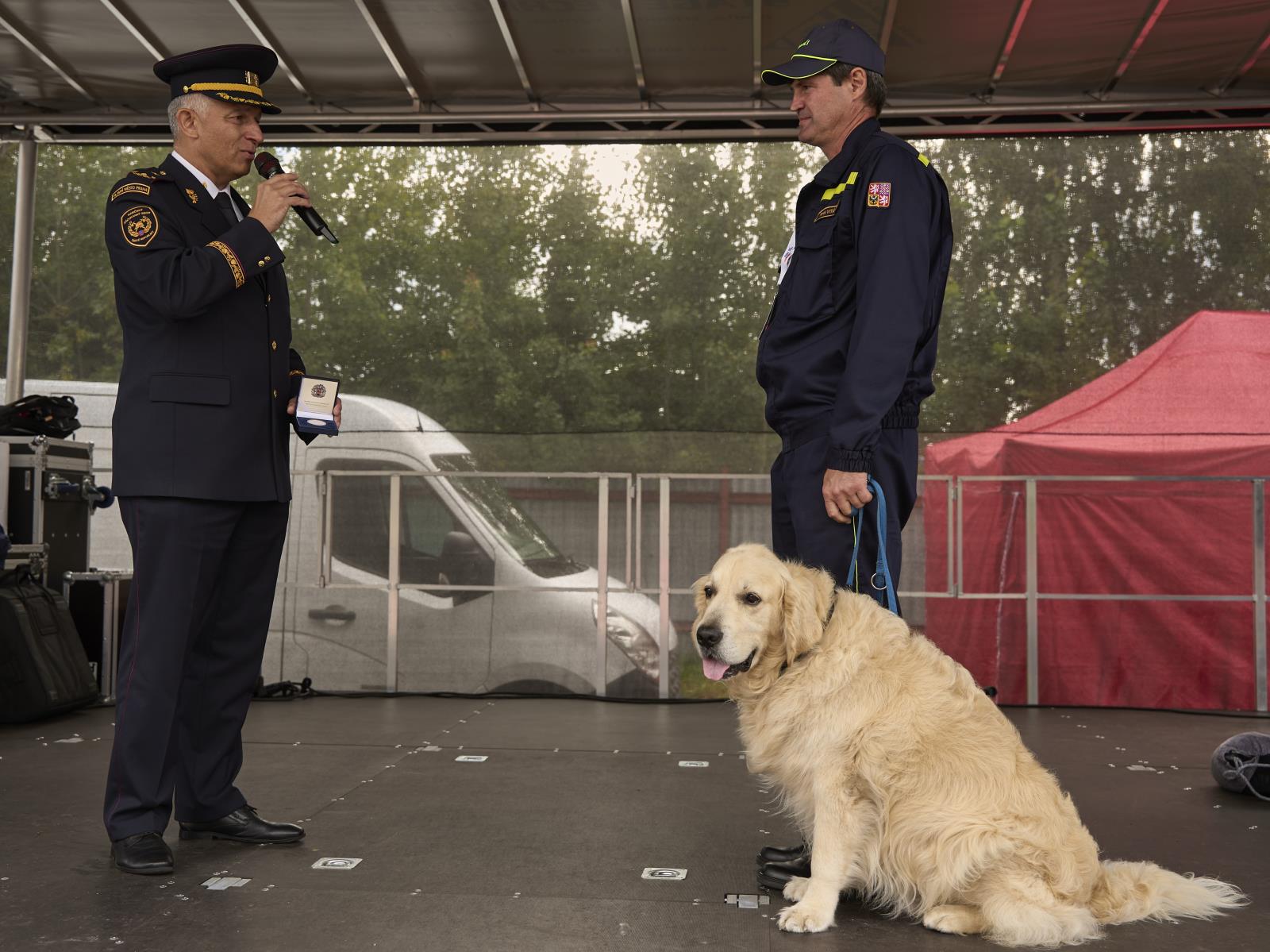 Kynolog obdržel pamětní medaili