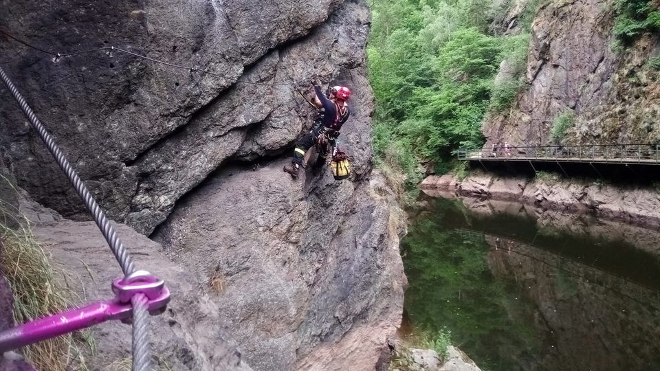 LIK_Záchrana ženy při zdolávání Via ferraty.jpg
