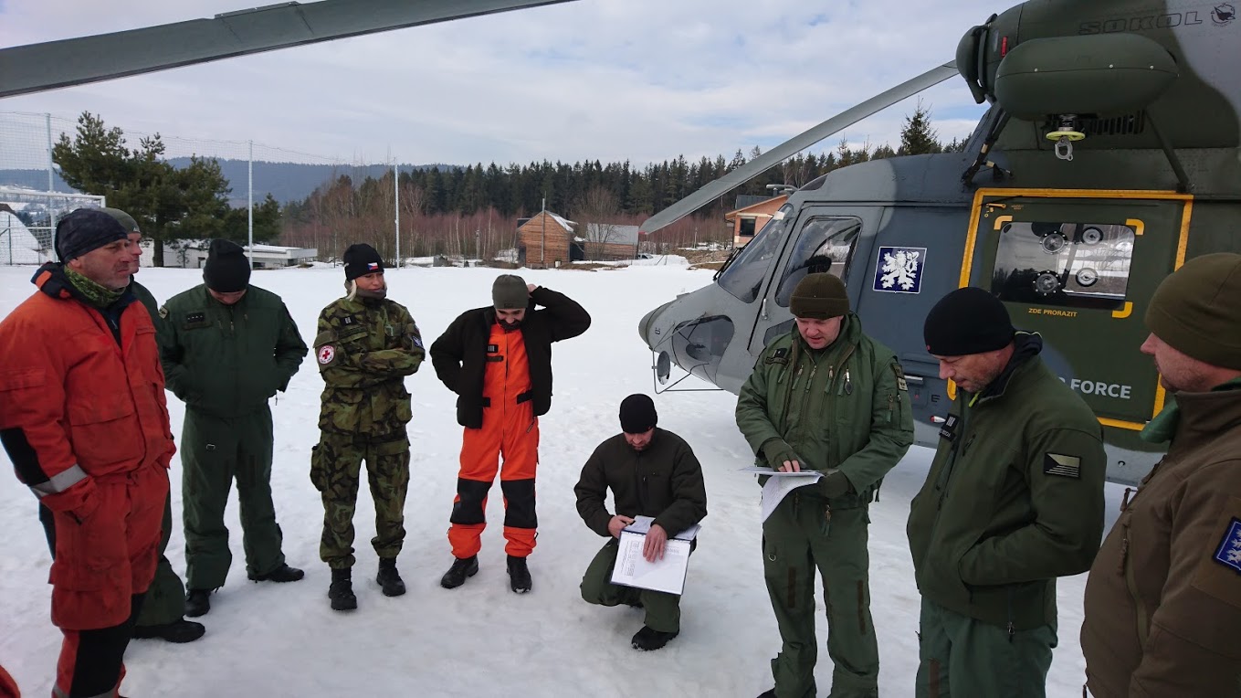 Leteční záchranáři - výcvik, Lipno - 20. a 21. 2. 2019 (8).JPG