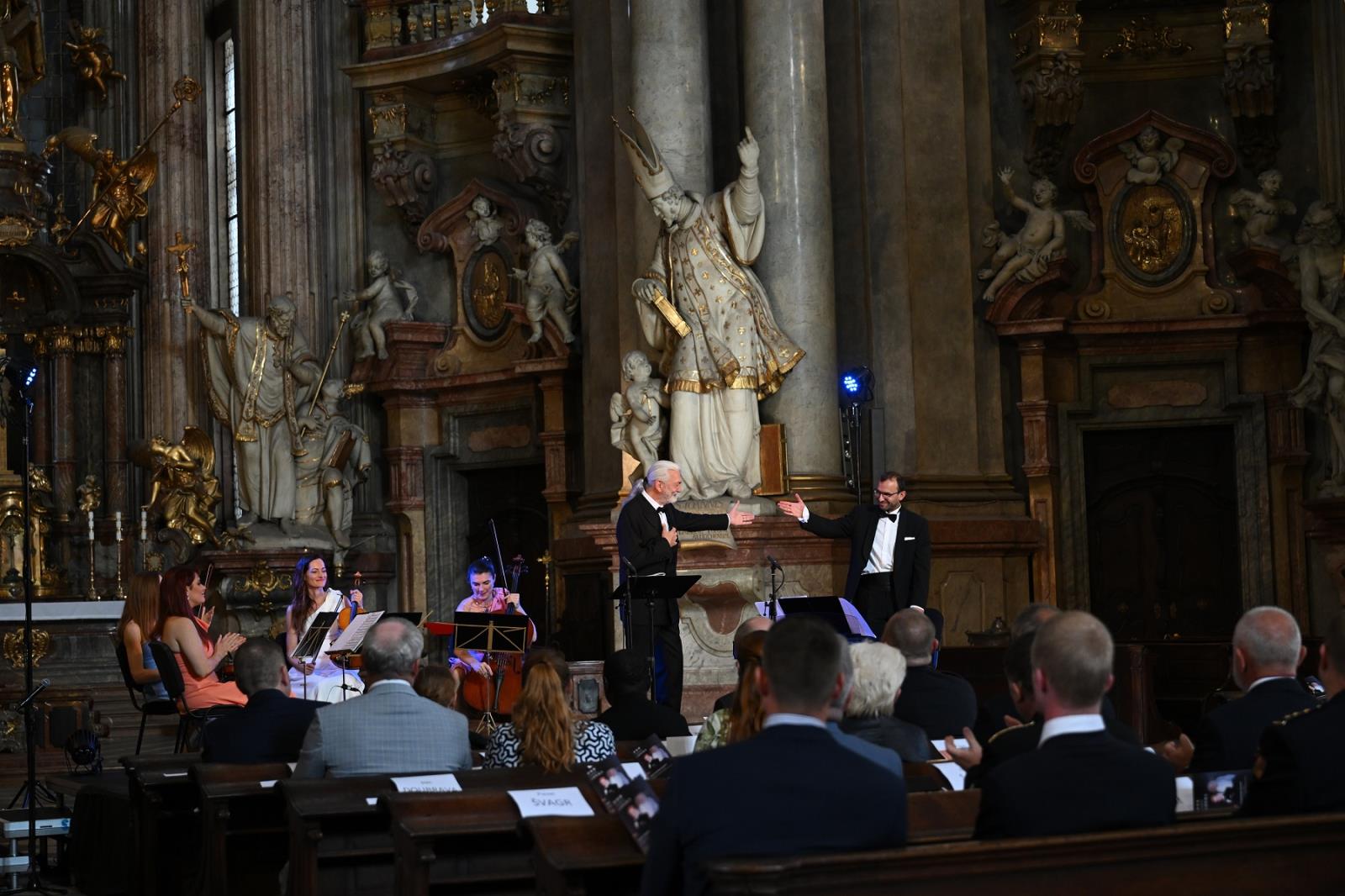 Letní hasičský koncert po roce opět zazněl v chrámu sv. Mikuláše